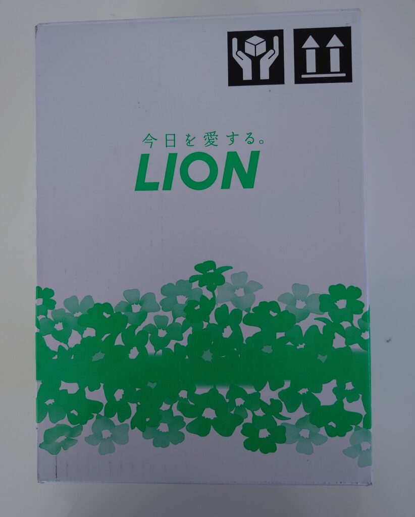 ライオン(4912)の株主優待が届いた段ボール箱の写真